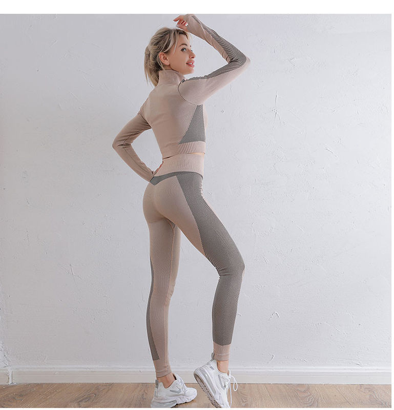 Quần đùi Hông có Gân Yoga Thể thao Áo ngực Nữ 2/3 chiếc Bộ đồ tập thể dục Bộ quần áo chạy bộ